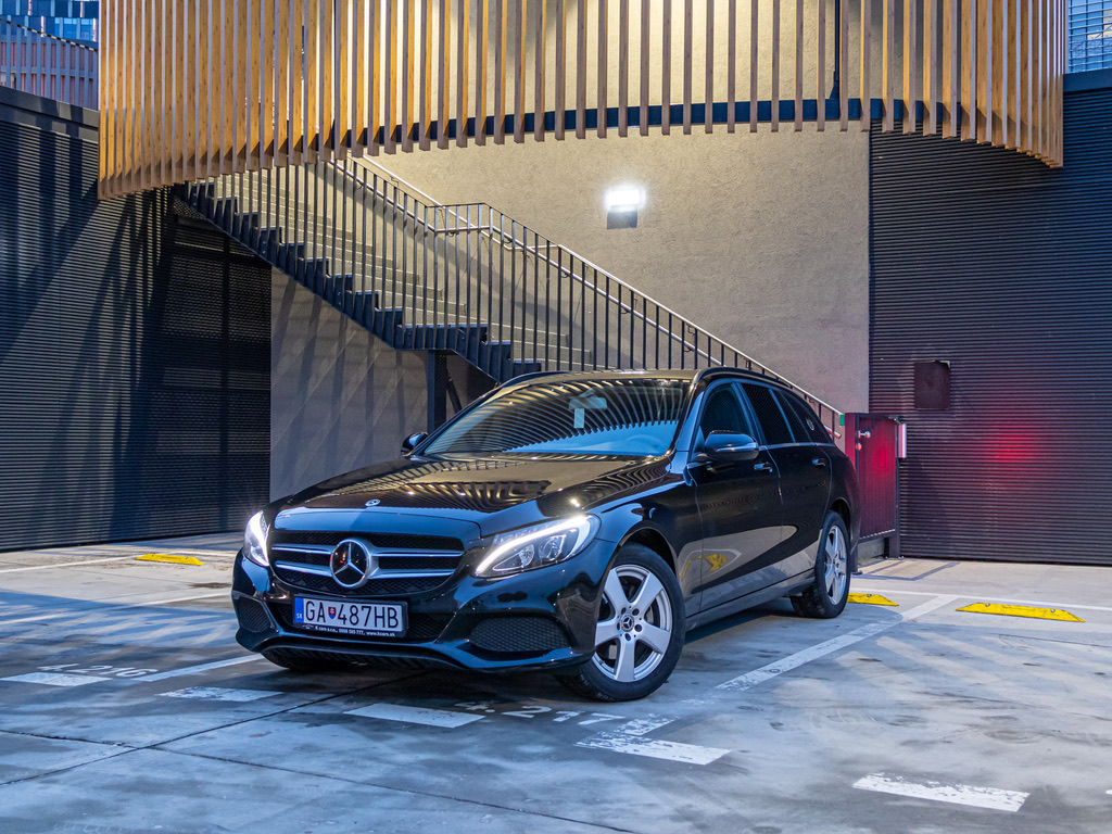 Mercedes-Benz C-Class Combi Black - Front